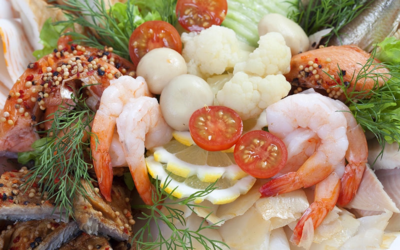 Fischplatte mit Scampis